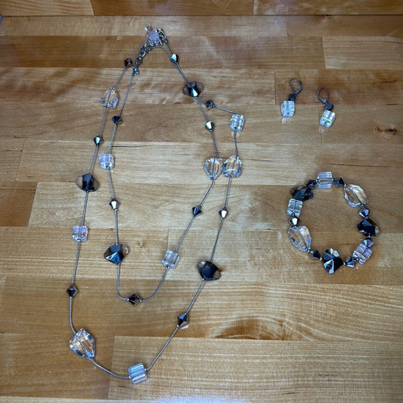 Premier Designs Ice Sparkle necklace, bracelet and earrings set - Picture 1 of 4